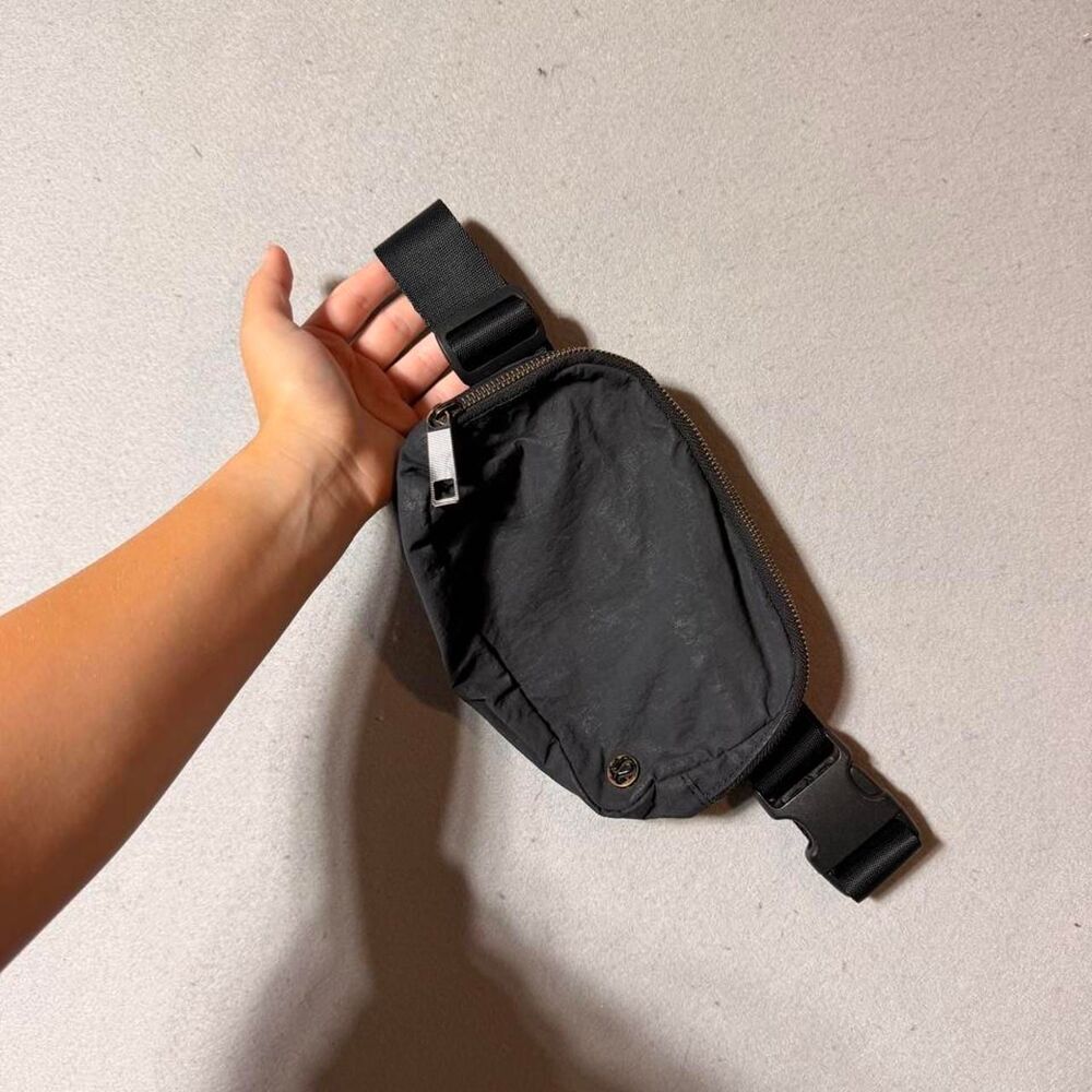 Lululemon Women's Black and Grey Bag